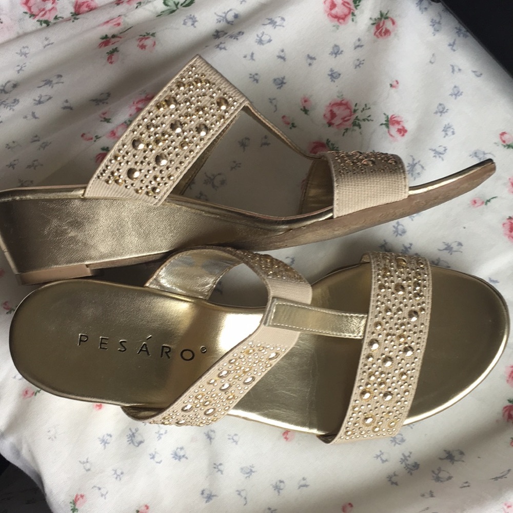 Pesáro golden wedges